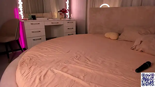 sincere_shyness (F teen) - oil on ass and hard slap it