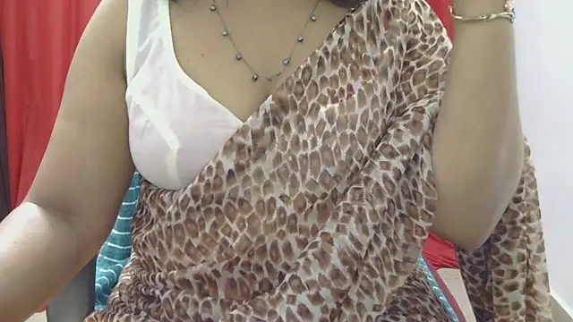 mallu_manisha (F mature) - Saree with Bra