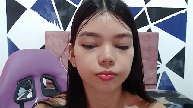 shy_luna18 webcam