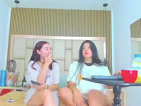 HannaANDcherri webcam