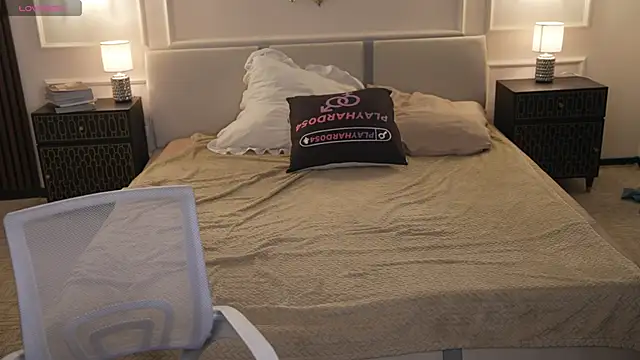 lucy_and_elza_fantasy (G teen) - topless