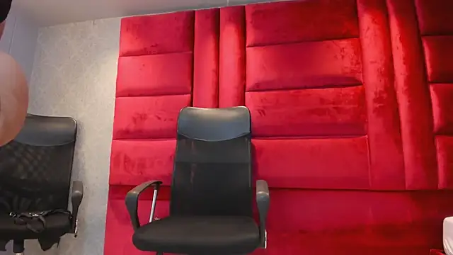 kasandramilf (F milf) - NAKED GIRL WITH OIL