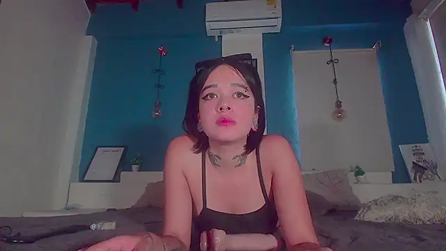 ariana-white- webcam