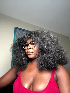 WomanNextdoor1 webcam