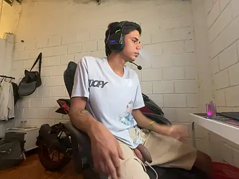 Max_TheHorseDick webcam