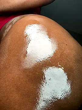 WomanNextdoor1 webcam