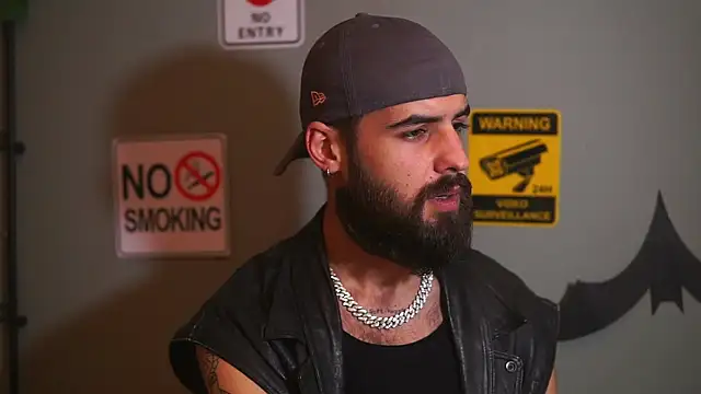 hairyrobxxx (Ask my age) - KISS ME HARD