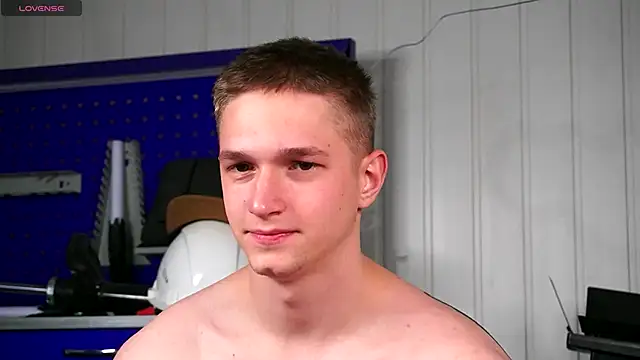 dustyn_fox (M twink) - Teasing teeth and tongue play