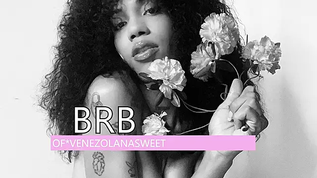 _Larabbitxx Live Webcam on Stripchat