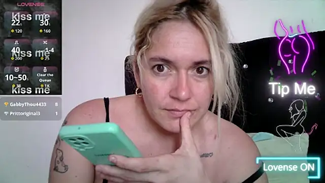 Izury_Blondee webcam