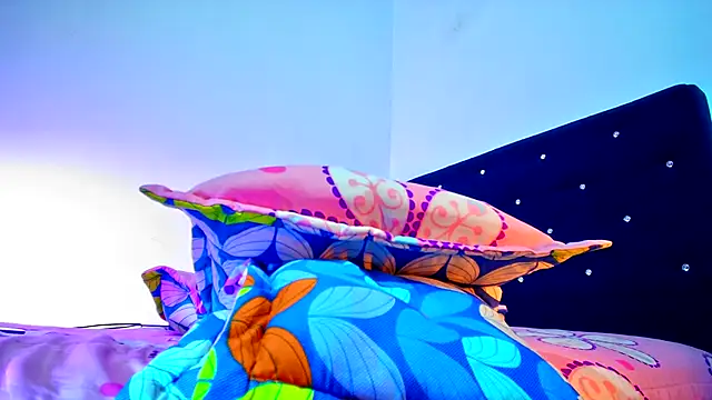 aliice_doll (Ask my age) - milk from my tits for you king