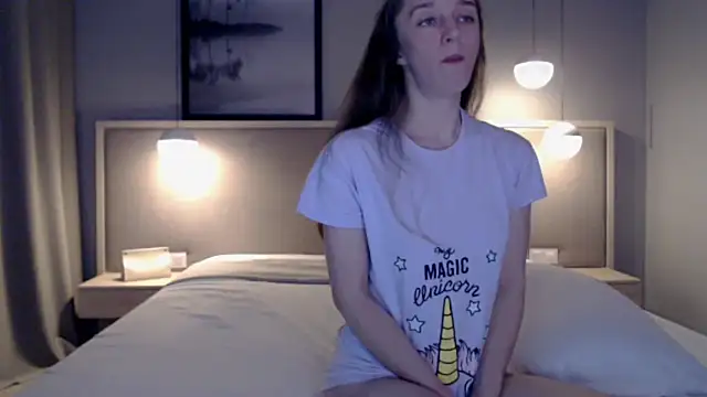 ShySchoolGirl webcam