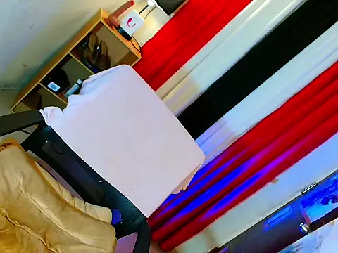 HOLLYWOOD_QUEEN_88 webcam