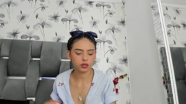 Ehotloveaxxx webcam