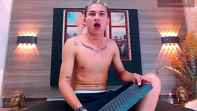 jeic_18 - Jeic_18's free webcam