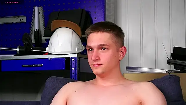 dustyn_fox (M twink) - Teasing teeth and tongue play