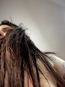 horny_roomiess webcam