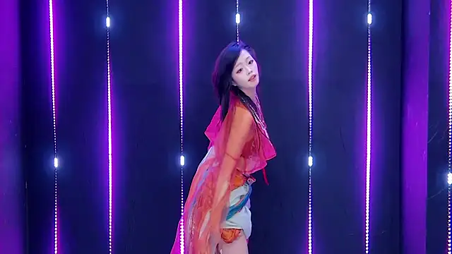 queen-001 Live Webcam on Stripchat