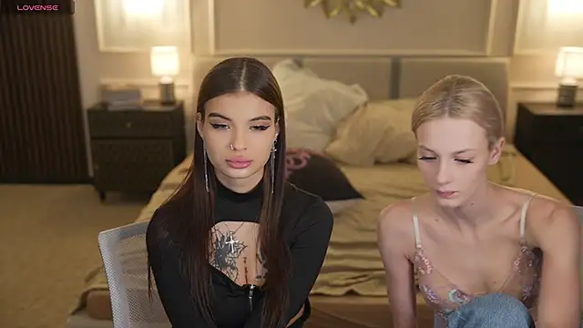 Lucy_And_Elza_Fantasy webcam