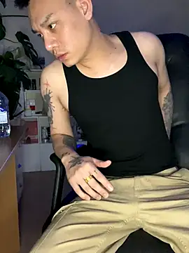 latava Live Webcam on Stripchat