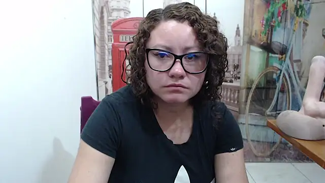 curly_greeneyed webcam