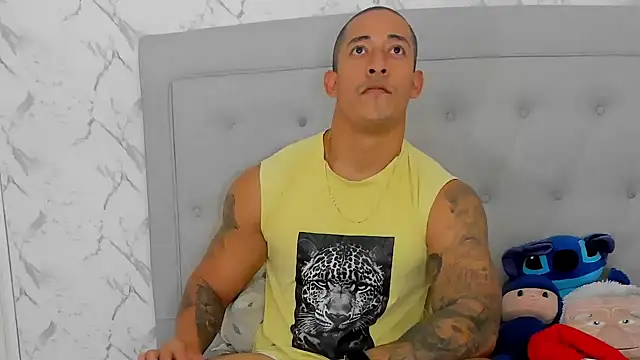 luigiferrara live cam screenshot male on TokenKeno — Tip, Play & Watch Live Cams