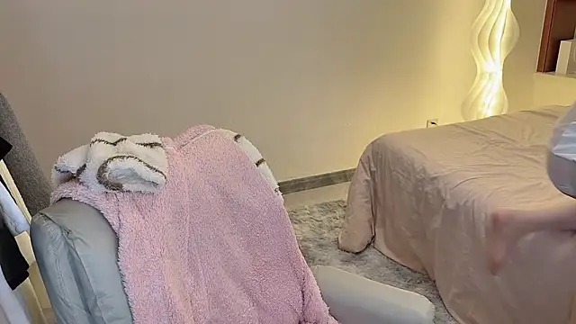 robin-o3 (F teen) - 穿一条无内黑丝