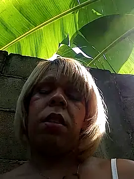 blondebitchlitle webcam