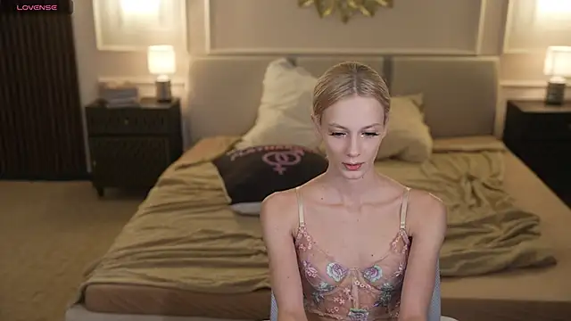 Lucy_And_Elza_Fantasy webcam