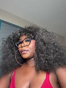 WomanNextdoor1 webcam