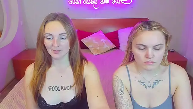 MagicEyess Live Webcam on Stripchat