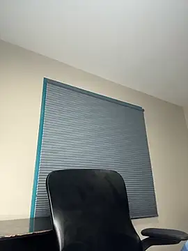 WomanNextdoor1 webcam