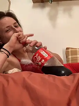 GoldenPussy1329 webcam