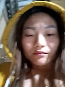 lee-thee (F young) - Hot