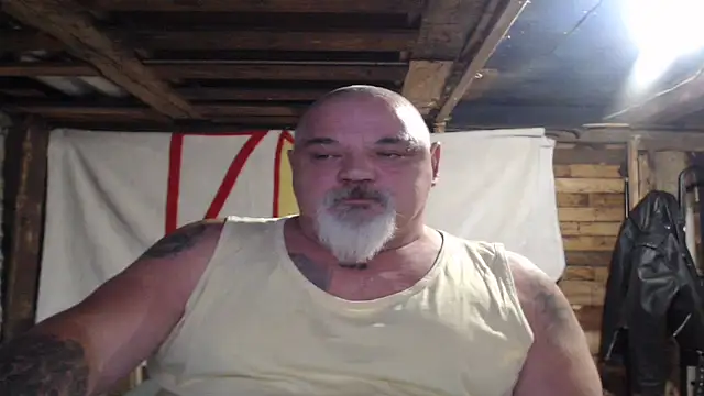 newfiesausage1972 (M mature) - 5 mins off lovens last tipper