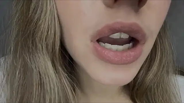 IlanaLafferty webcam