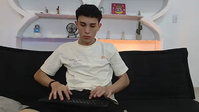 THREE_GUYS_HOT webcam