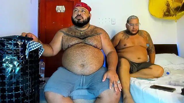 FetishBearsBig webcam