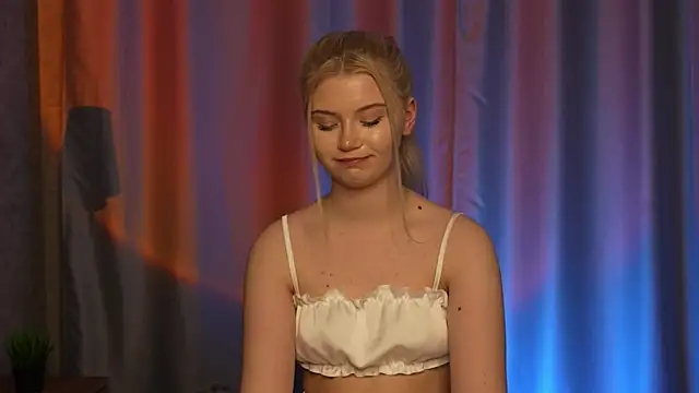 ashleynikoo - AshleyNikoo's free webcam - UK Sex Cams