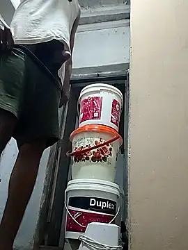 priyanhu@xh (M young) - Sweater remove in public