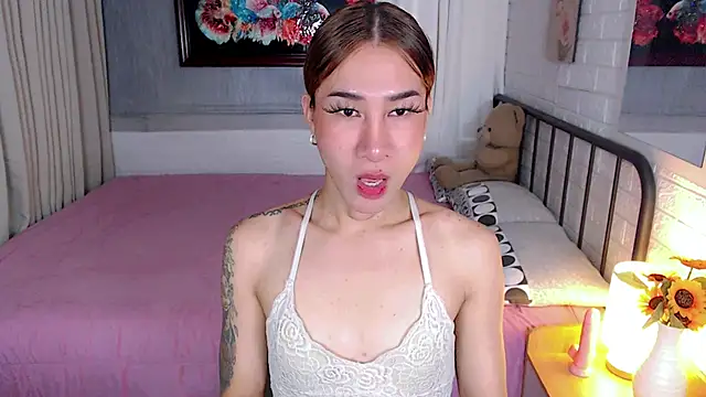 FinestCHLOExxx webcam