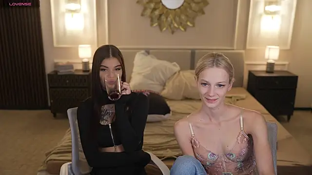 Lucy_And_Elza_Fantasy webcam