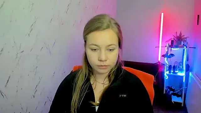 holly_xglam - Holly_xglam's free webcam - UK Sex Cams