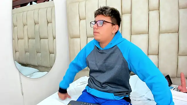 devilwisp (M twink) - 20 SPANK ASS + 2 FINGER IN ASS