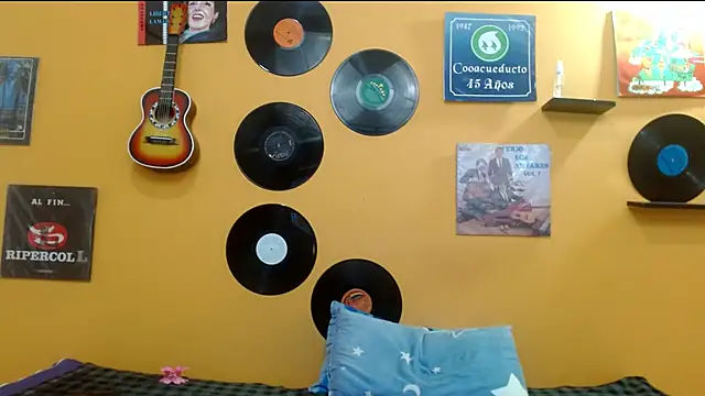 skinnyverus18 webcam