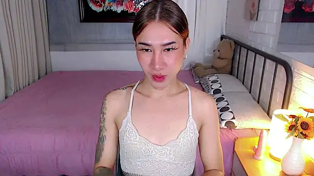 FinestCHLOExxx webcam