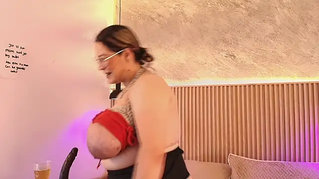 big_tits_in_your_face webcam