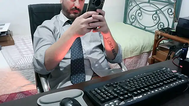 Italian_dark_desire webcam