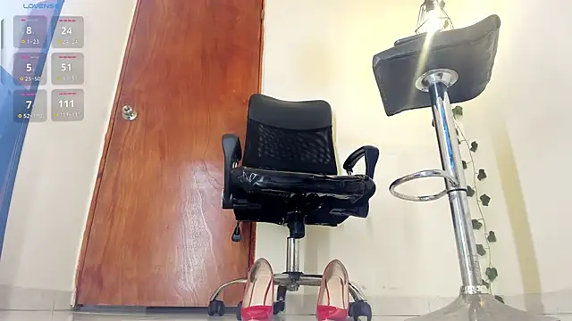 aitana-purple webcam