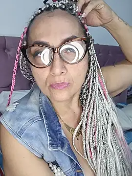 AlessandraLeroy webcam